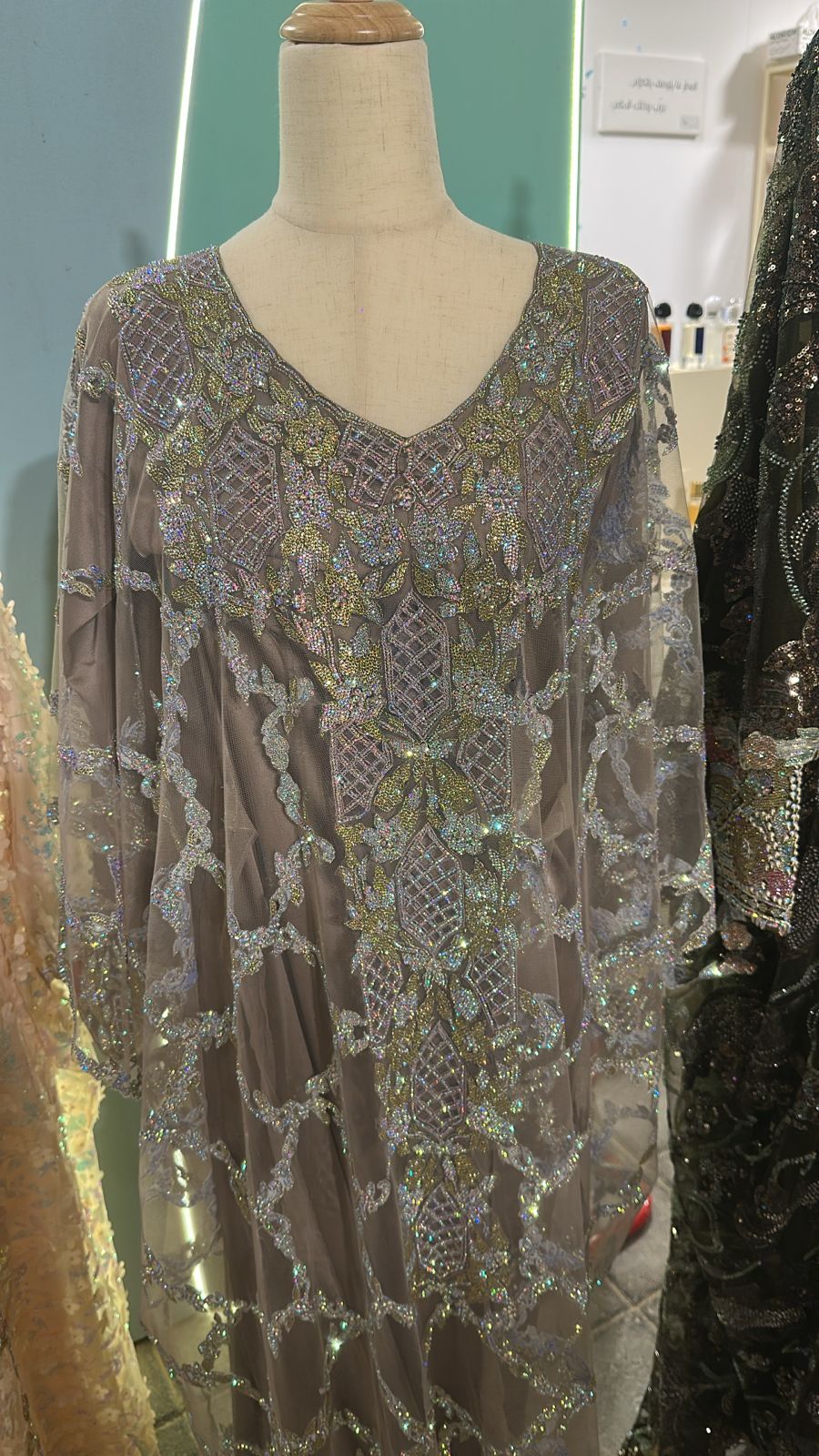 Dress & Kandoora (ثوب وكندورة - مشغولة)