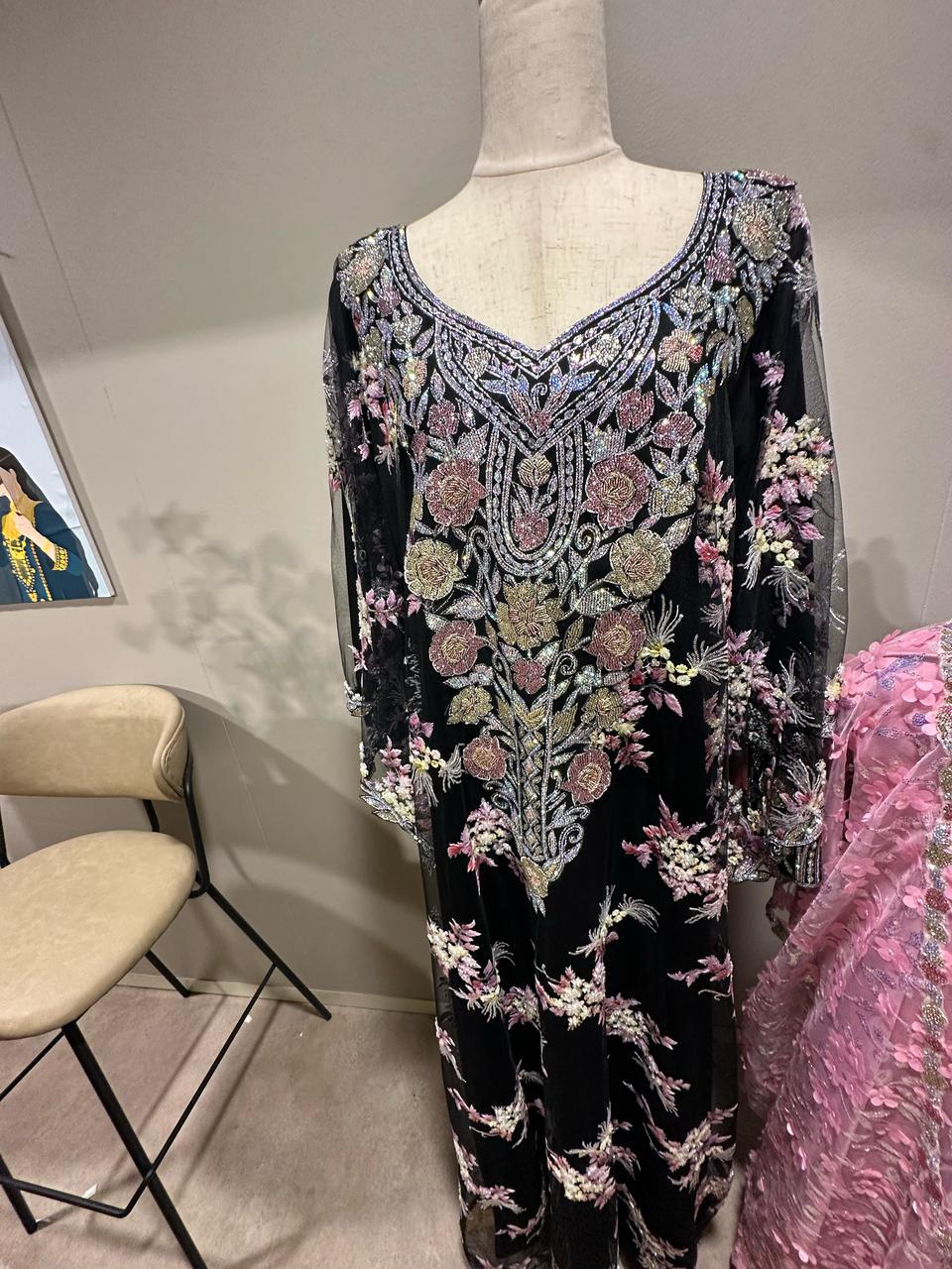 Dress & Kandoora with Beads ( ثوب وكندورة مع فصوص)